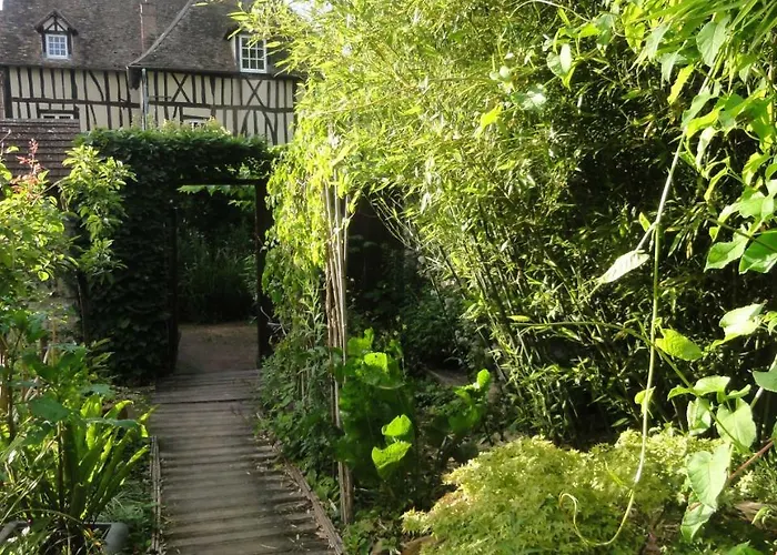 Le Prieure Saint-leonard Bed & Breakfast *