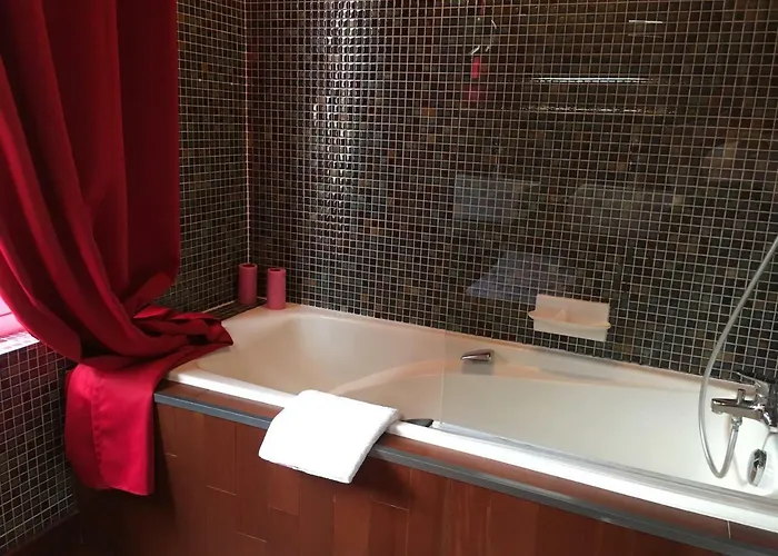 Le Prieure Saint-leonard فندق مبيت وإفطار ليزاندلي